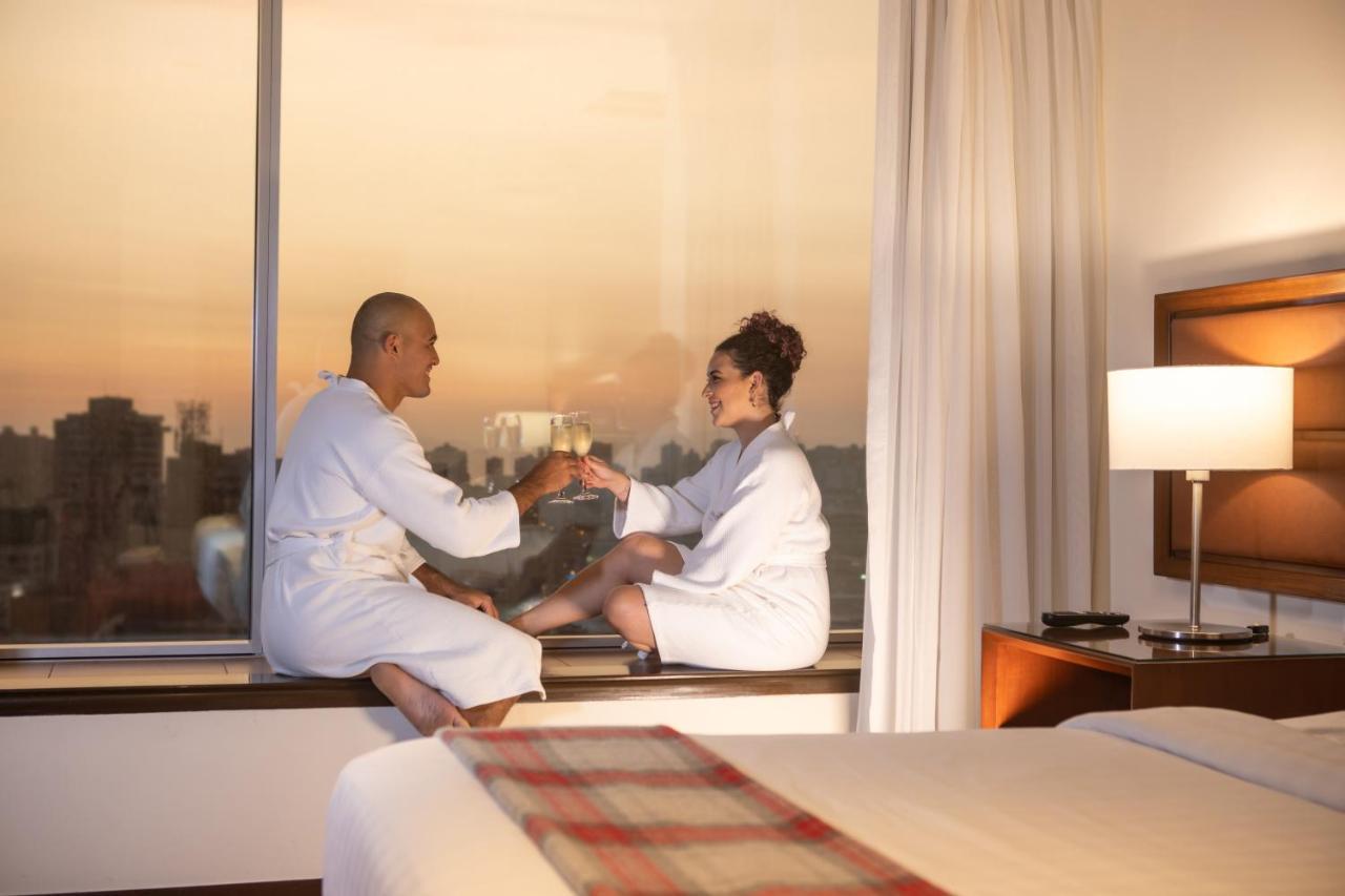 Casa Andina Premium Miraflores Lima Exterior photo A couple in a hotel room