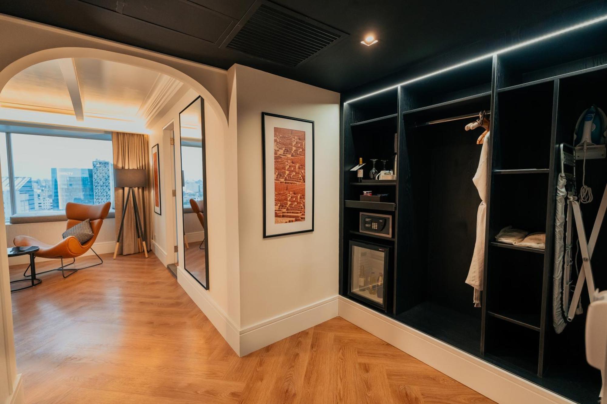 Casa Andina Premium Miraflores Lima Exterior photo A walk-in wardrobe