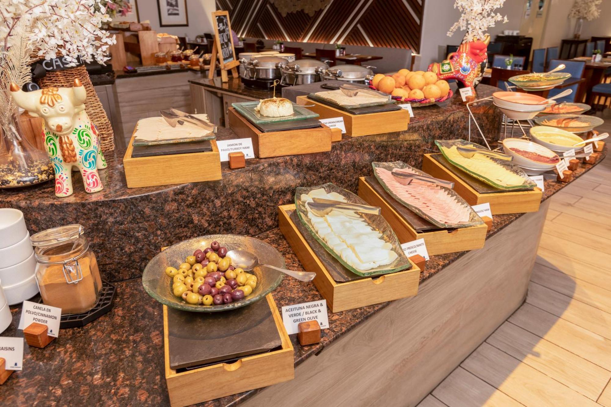 Casa Andina Premium Miraflores Lima Exterior photo A buffet at a hotel