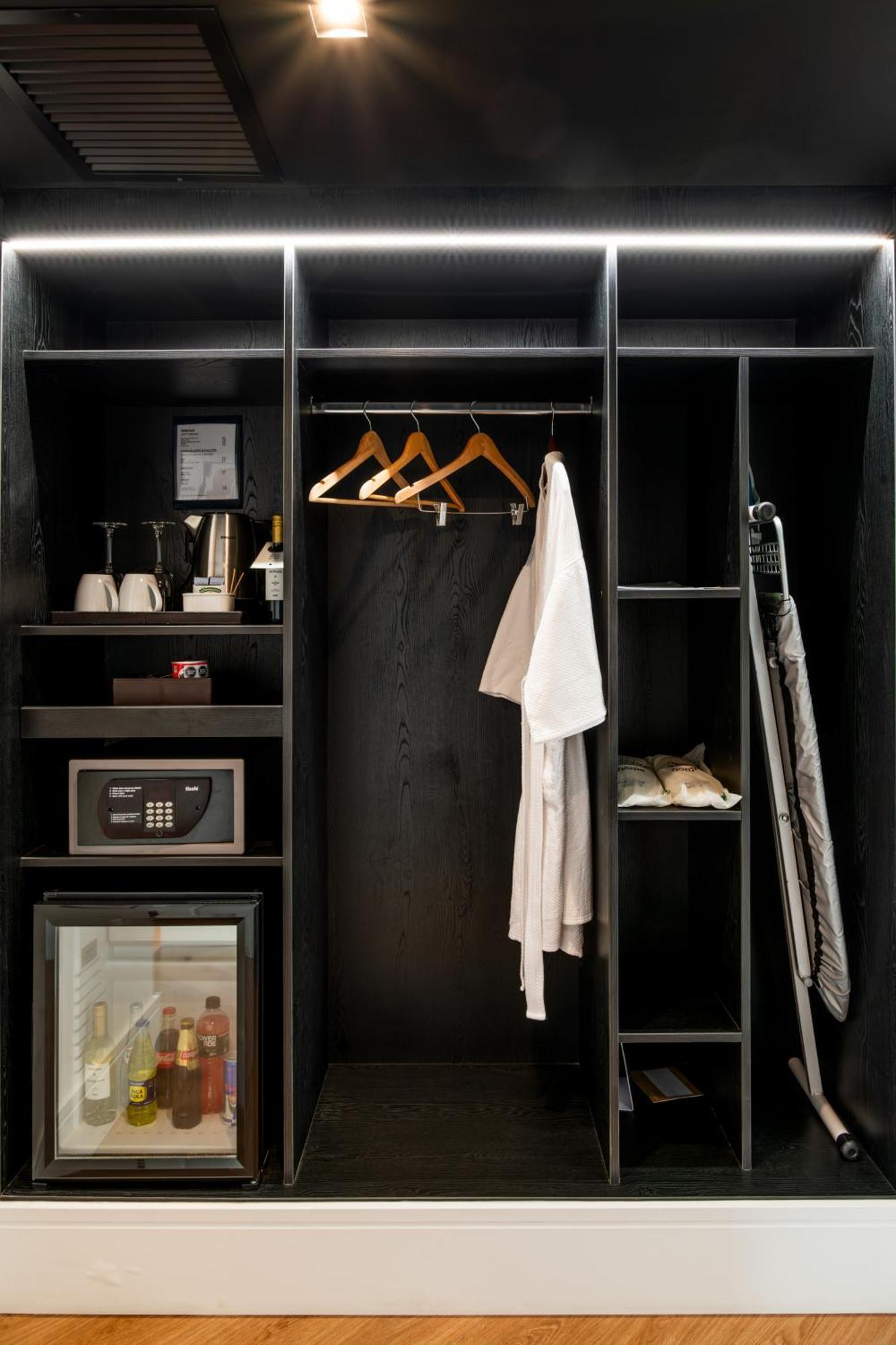Casa Andina Premium Miraflores Lima Exterior photo A wardrobe