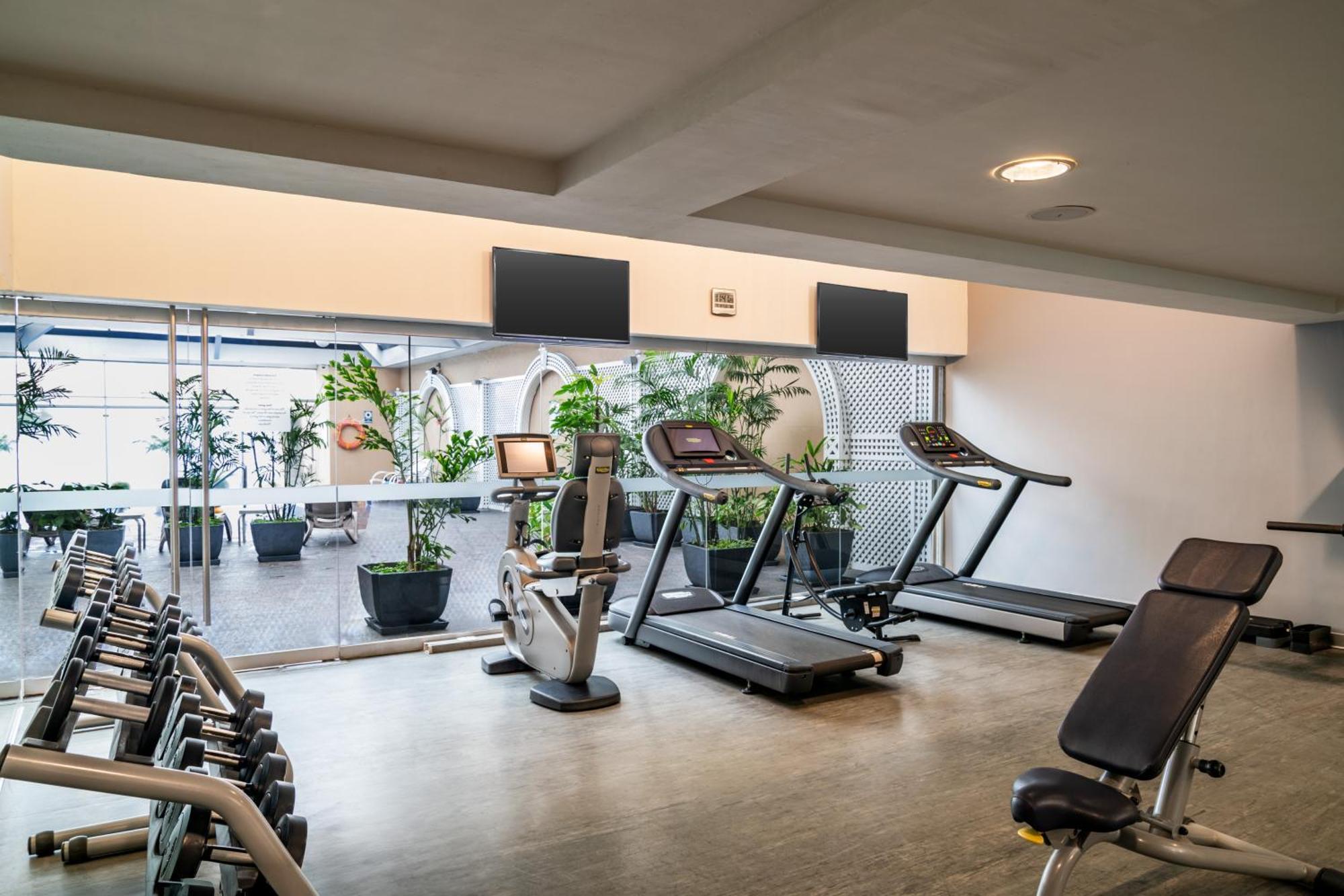 Casa Andina Premium Miraflores Lima Exterior photo The gym at the hotel