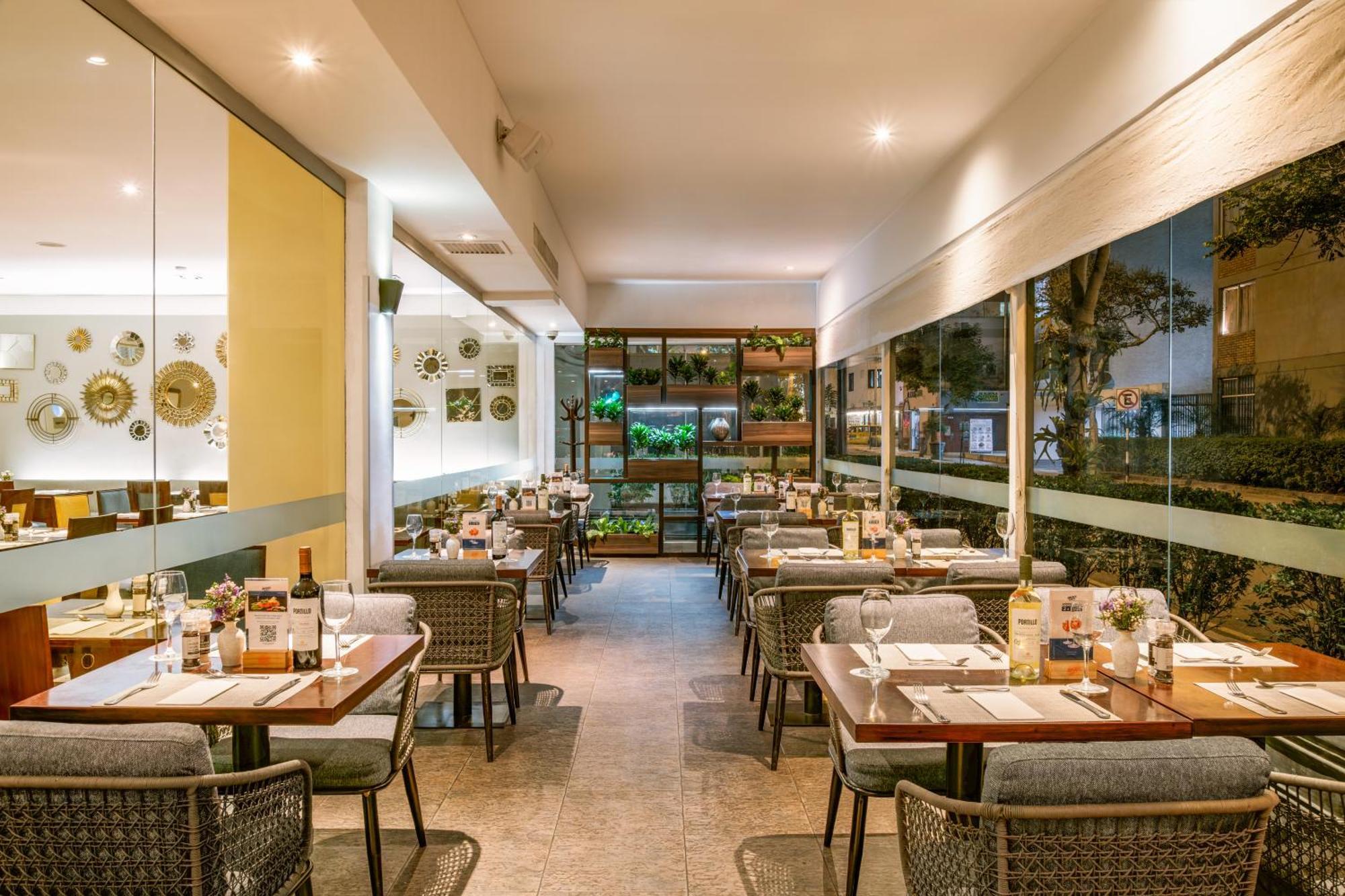 Casa Andina Premium Miraflores Lima Exterior photo Interior of a restaurant in the Philippines