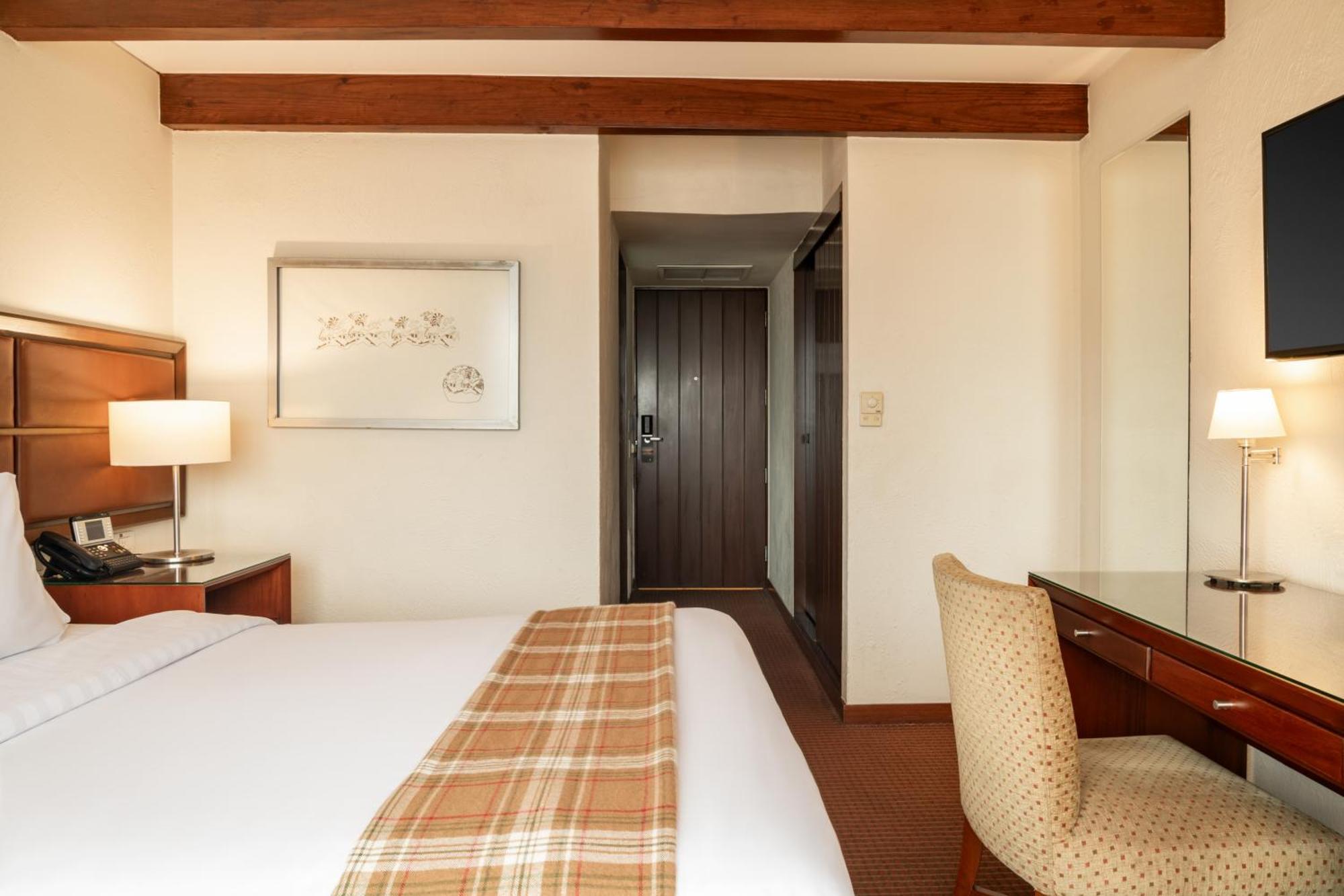Casa Andina Premium Miraflores Lima Exterior photo A room at the hotel